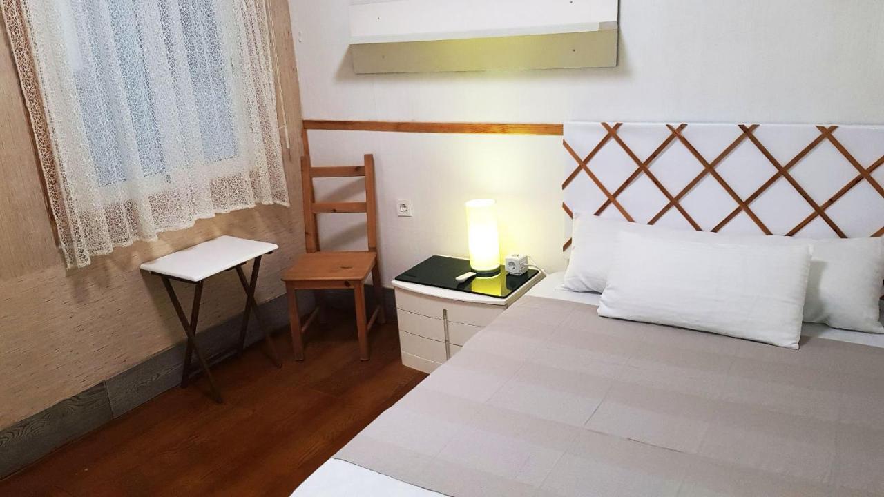 Bed and Breakfast Apartament Sagrada Familia Барселона Екстер'єр фото